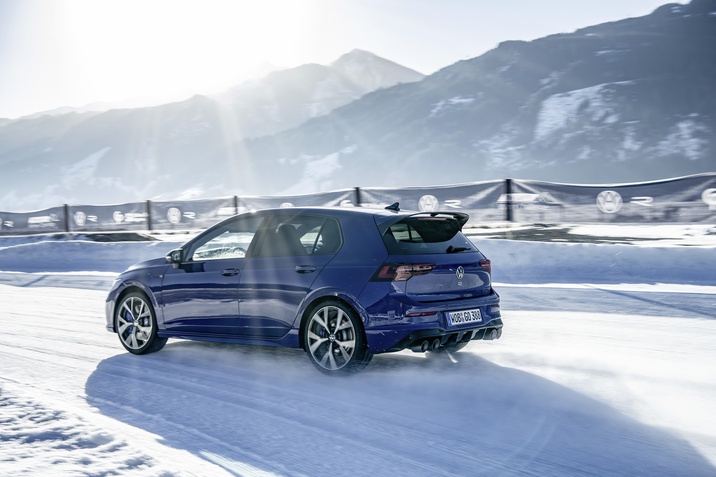 új Golf R